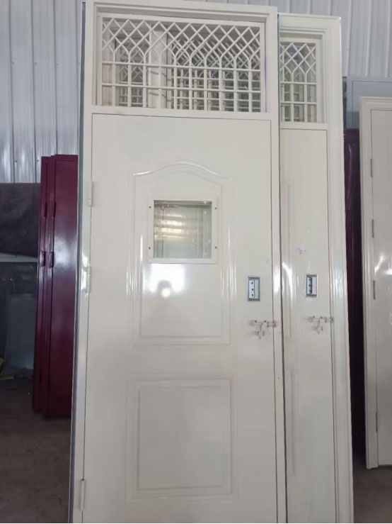 靖边学校教室门