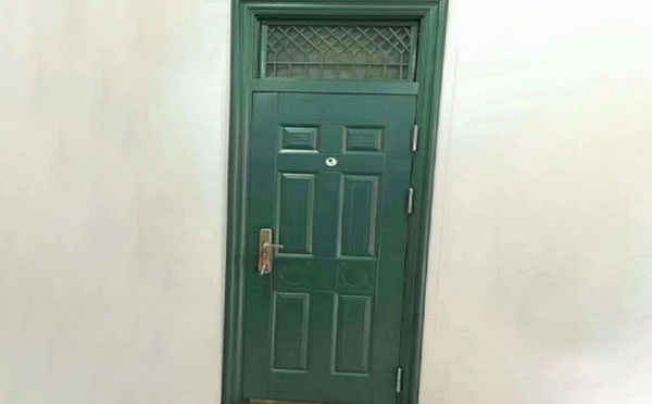 靖边学校教室门