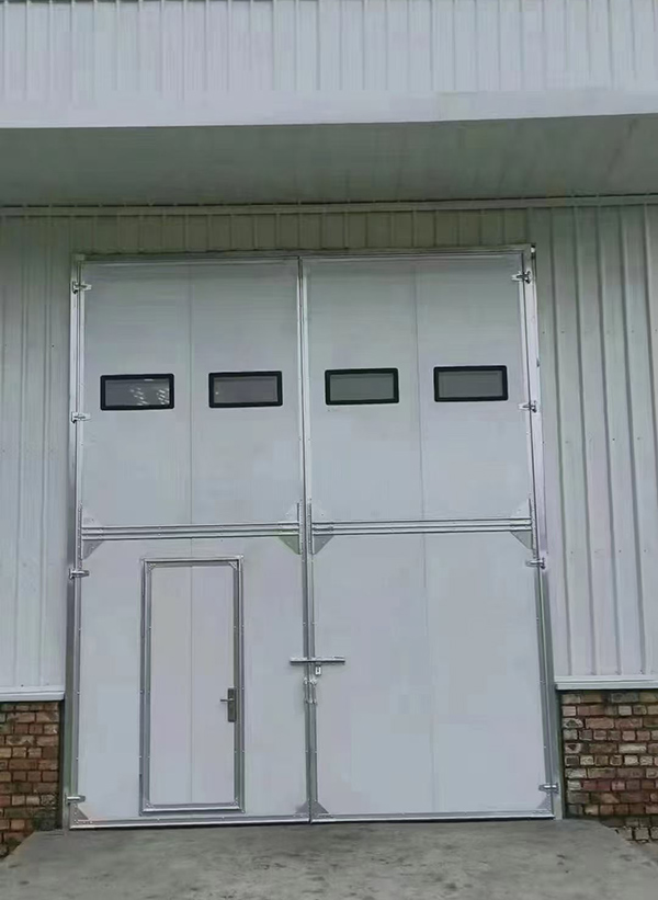 靖边工业门在设备装配车间出入口的实施记录