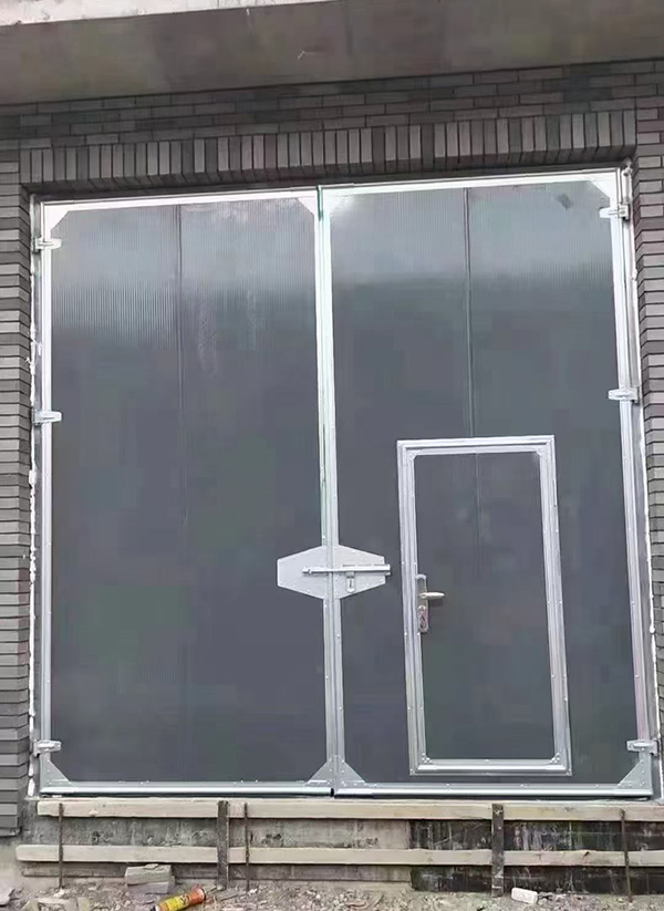 靖边工业平开门在大型设备制造车间的应用实例